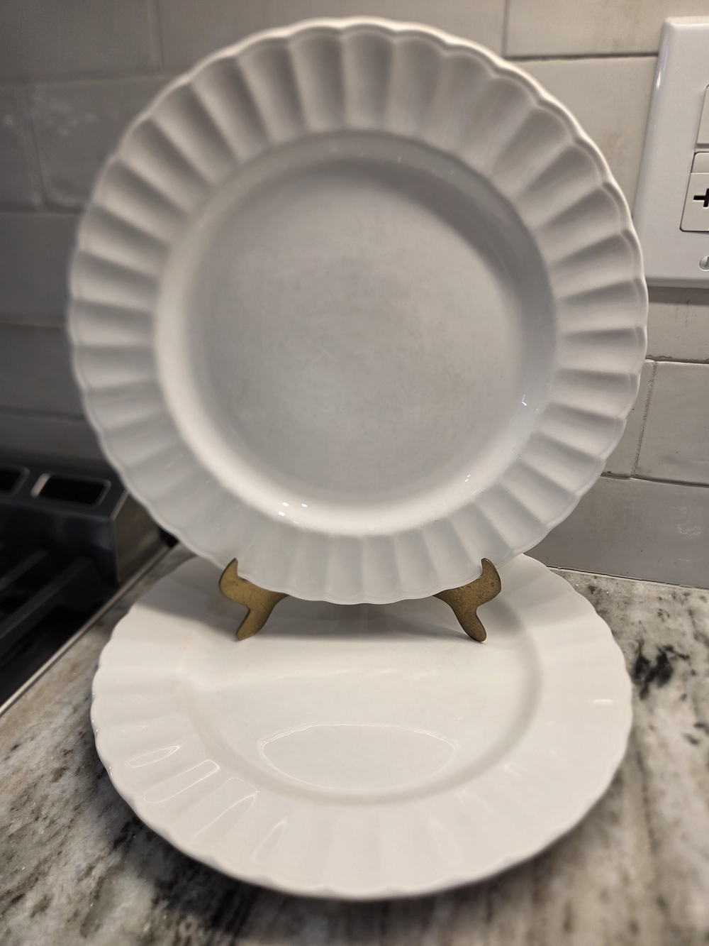 Set of 2 Mikasa Maxima CAJ08 Yardley 10 3/4" Dinner Plates White Fluted Rim
